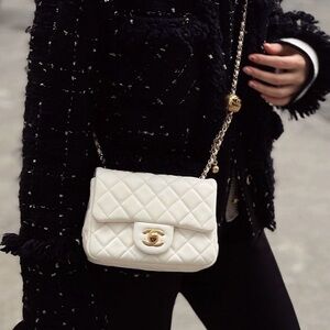 Chic White Quilted Crossbody Bag